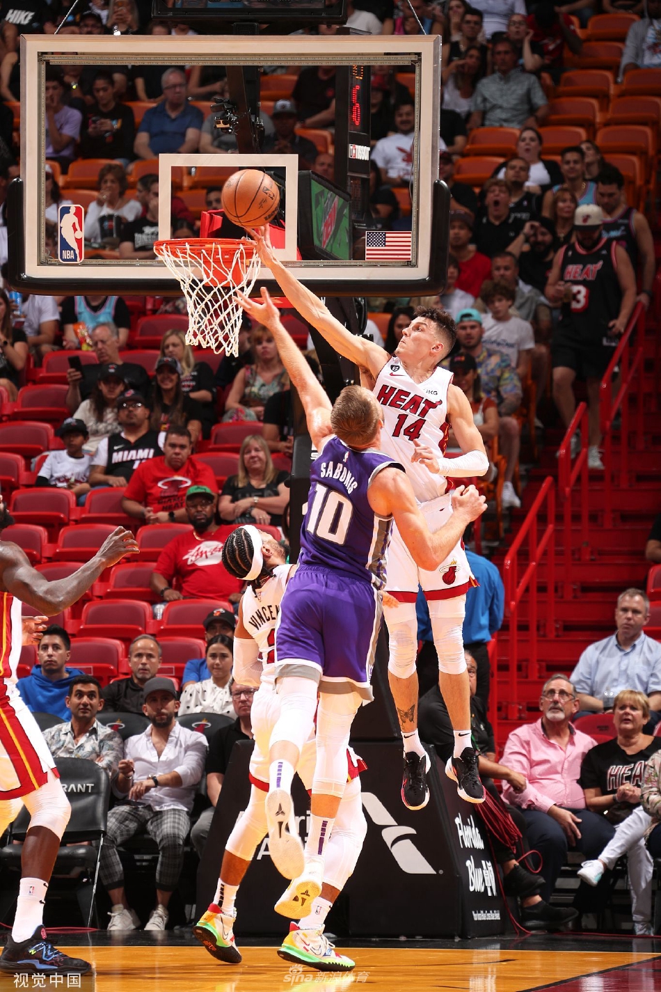 关于内线大战!球队抢篮板拼伤痕累累,果断获胜!的信息 关于内线大战!球队抢篮板拼伤痕累累,果断获胜!的信息