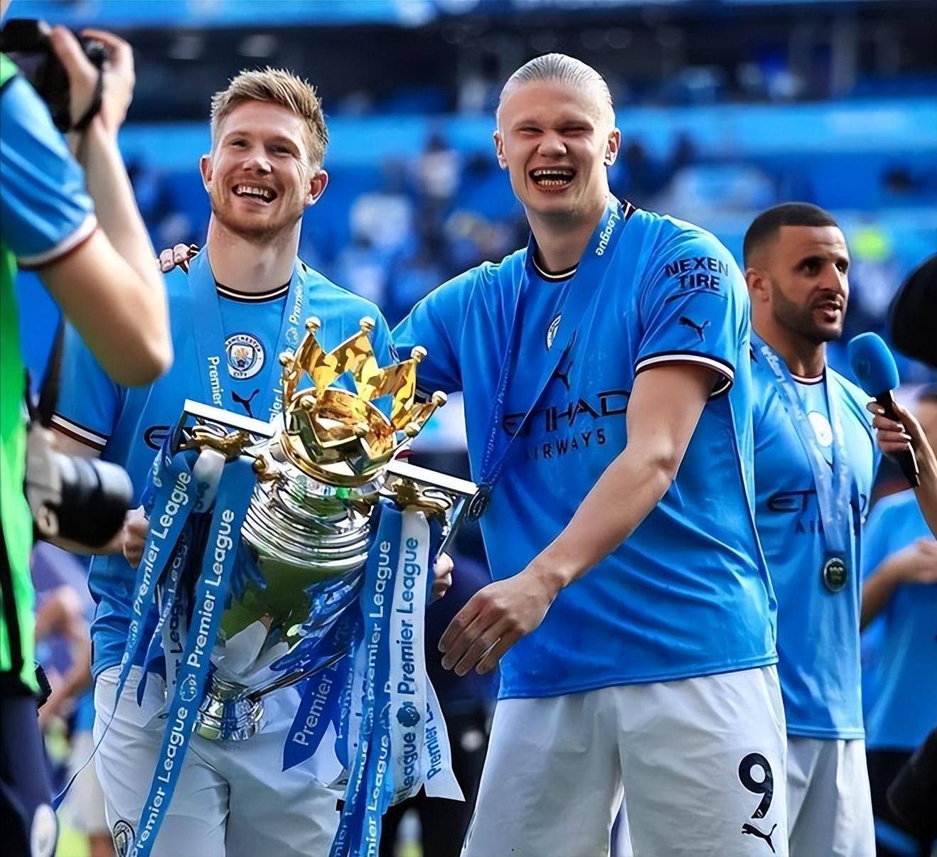 包含激烈争夺!顶尖俱乐部球队备战冲刺阶段的词条 包含激烈争夺!顶尖俱乐部球队备战冲刺阶段的词条