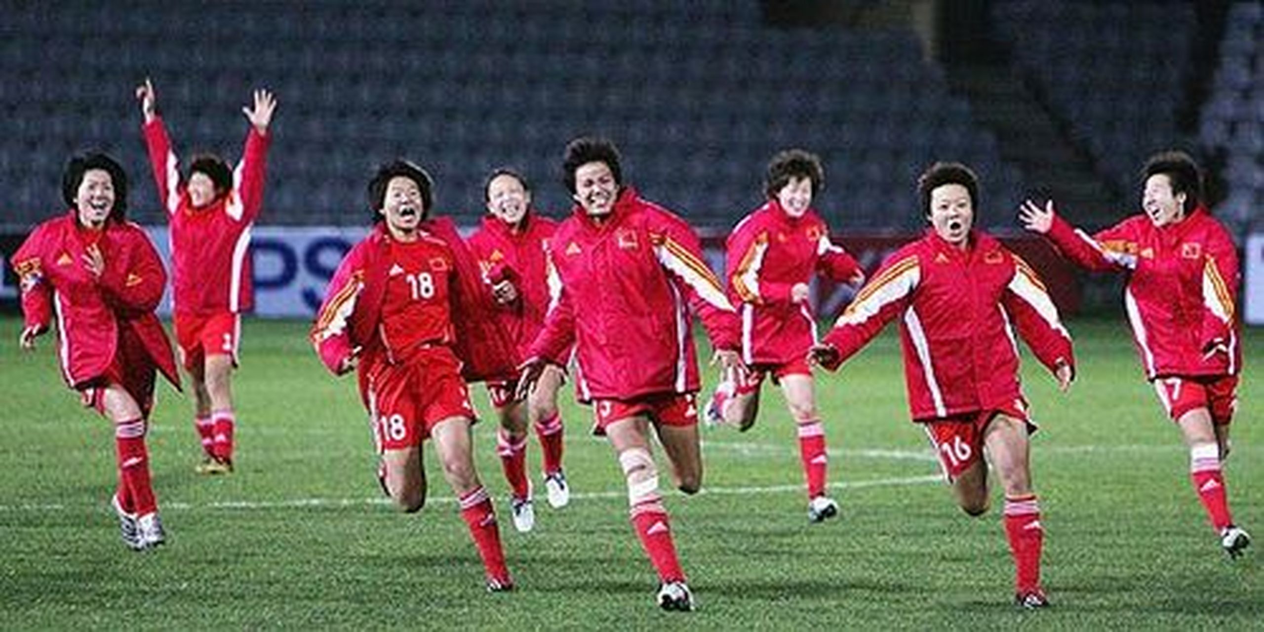 国家队在女足比赛中大获全胜