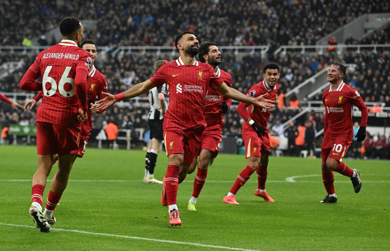 包含利物浦主场大胜伯恩茅斯，继续稳坐英超榜首位置的词条