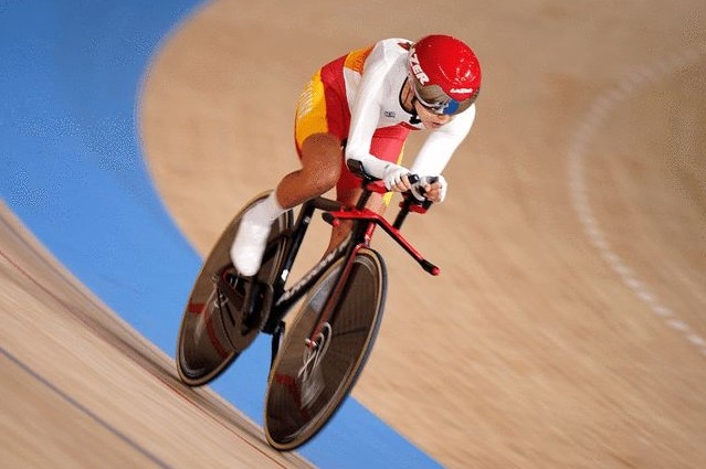 北非选手在排球比赛中摘得金牌