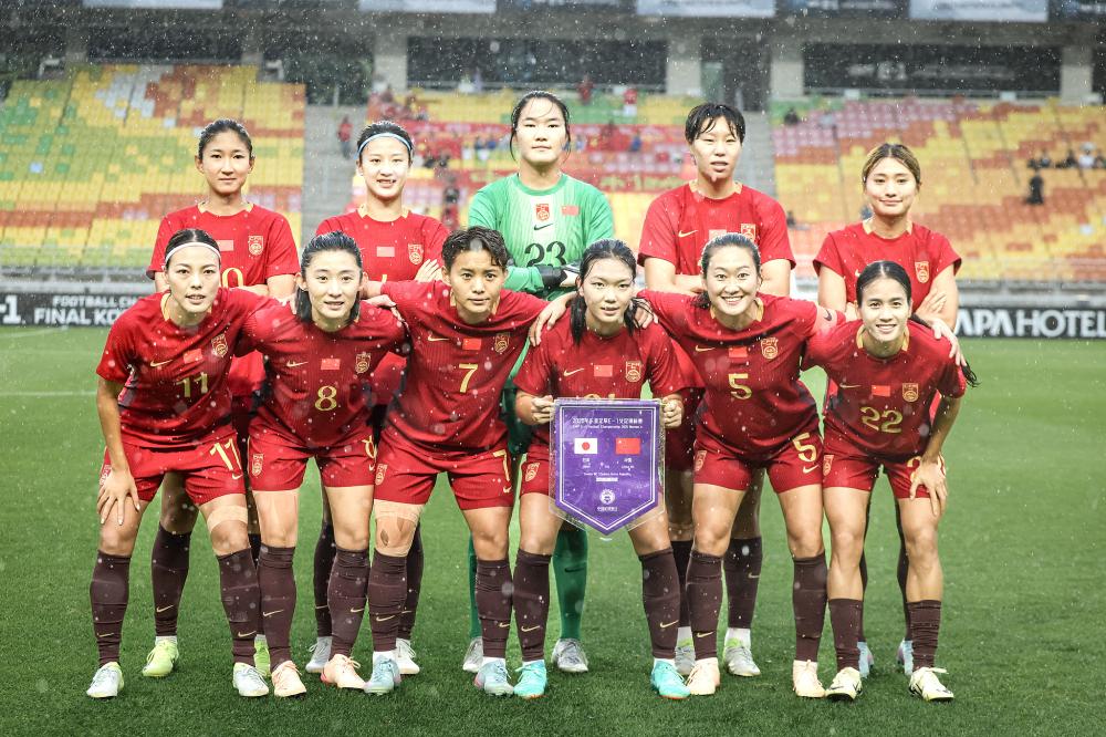 包含阿尔及利亚女足球员表现出色，战平强队的词条