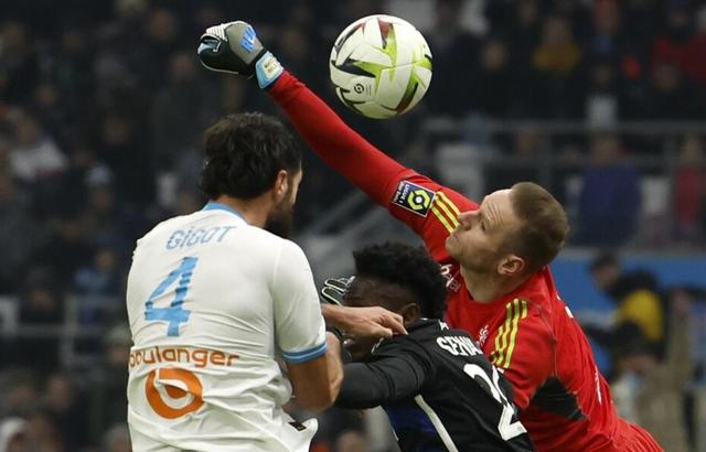 马赛实力突出,成功逆转晋级 马赛实力突出,成功逆转晋级