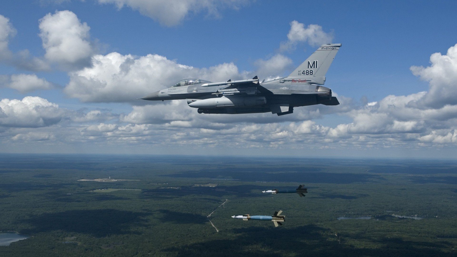 丹麦防守交响曲锁死华丽枪手,穆勒用空间艺术彻底肢解防线