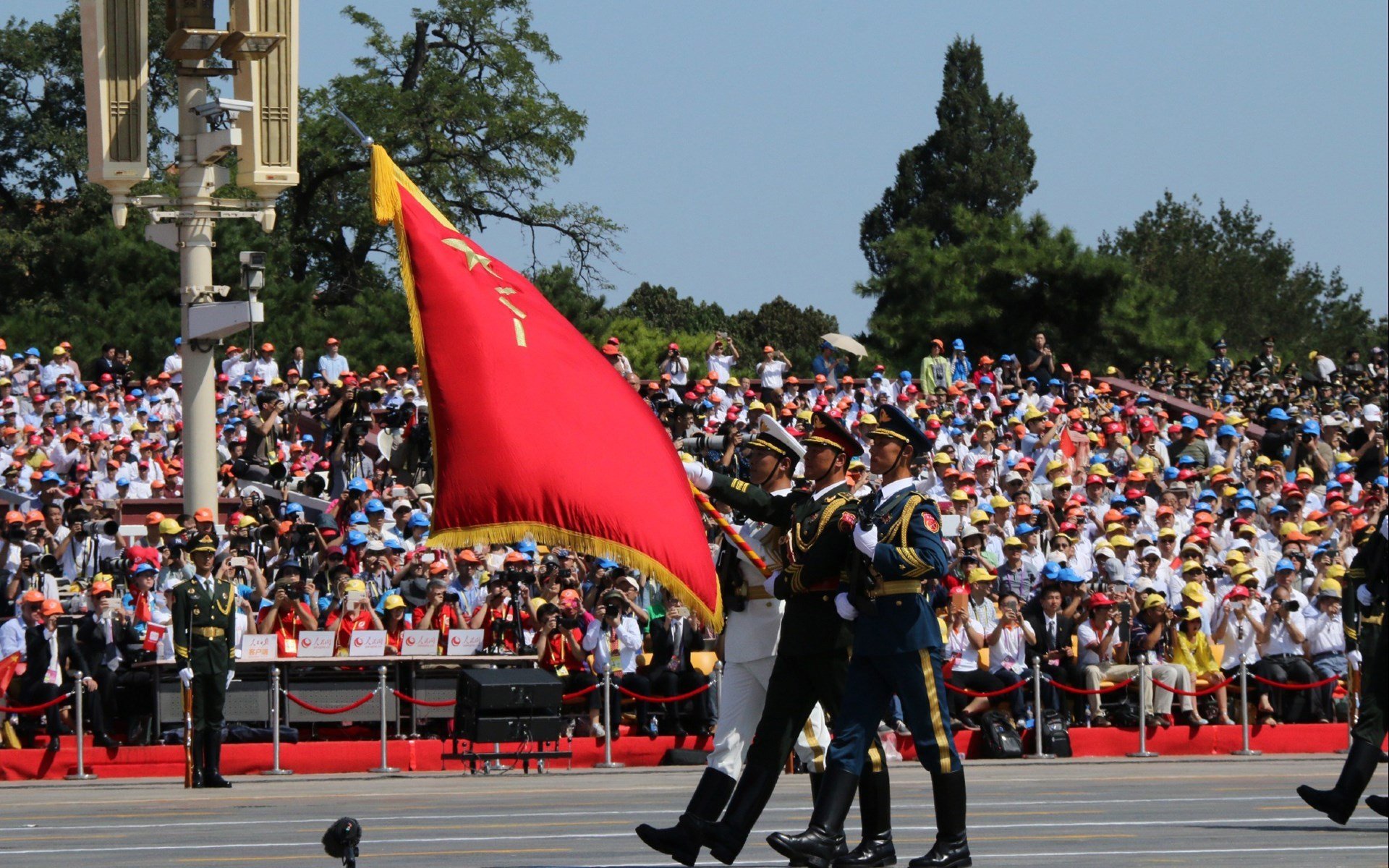 绿茵与硬木的相遇，国家德比之夜的乔治时刻