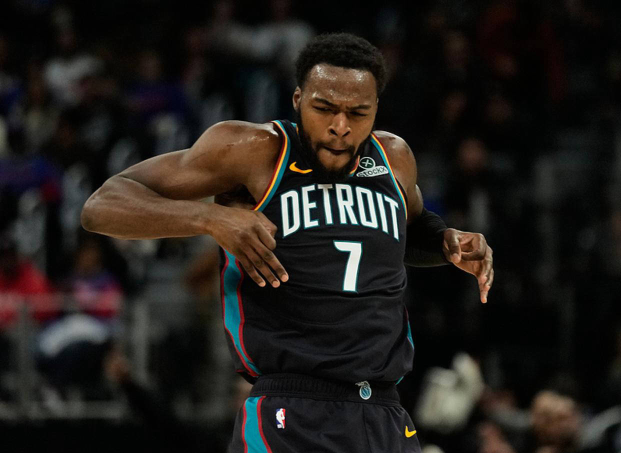 新疆队一波带走活塞，库里成为关键先生