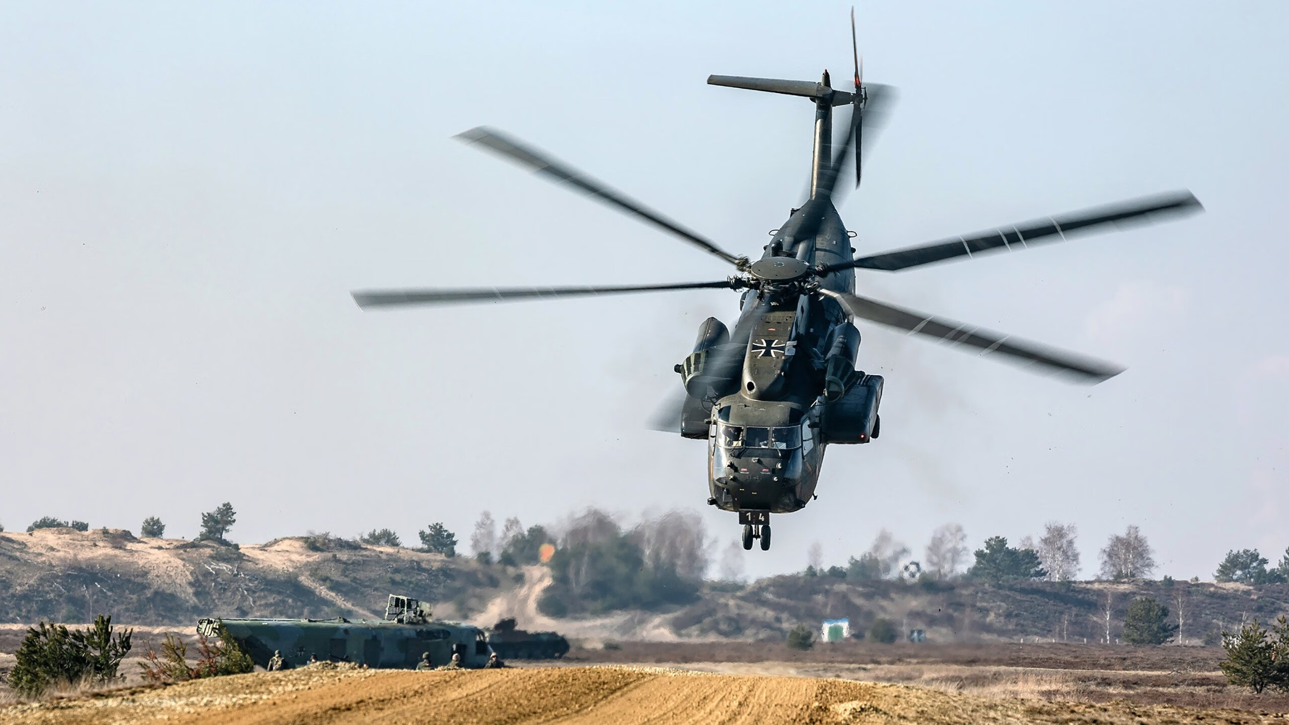 德里赫特爆发引领AC米兰压制突尼斯，友谊赛3-0完胜展露新赛季獠牙