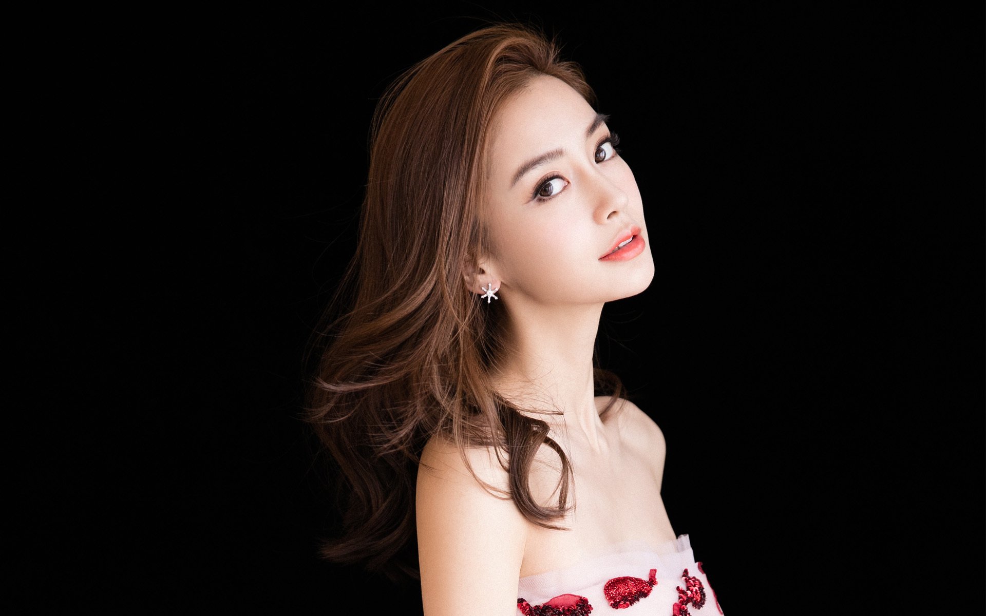 字母哥轰50分如天神下凡,却不及勇士绝境中的团队涅槃